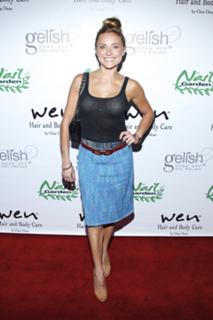 Christine Lakin feet photo thumbnail