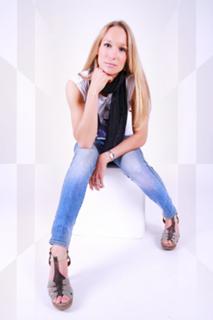 Christine Theiss feet photo thumbnail