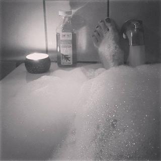 Christy Carlson Romano feet photo thumbnail