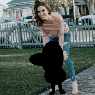 Christy Carlson Romano feet photo thumbnail