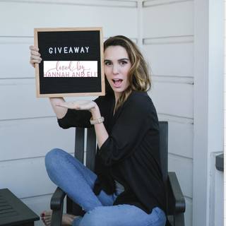 Christy Carlson Romano feet photo thumbnail