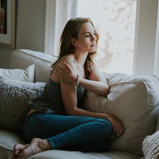 Christy Carlson Romano feet photo thumbnail