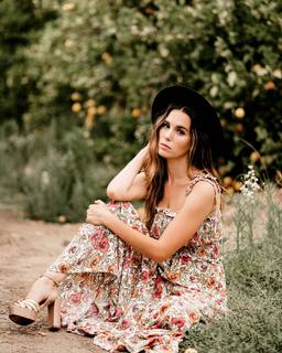 Christy Carlson Romano feet photo thumbnail