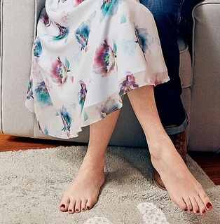 Christy Carlson Romano feet photo thumbnail