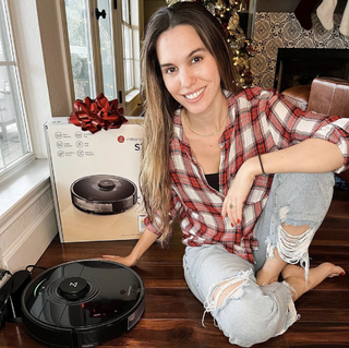 Christy Carlson Romano feet photo thumbnail