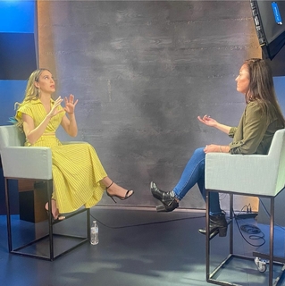 Christy Carlson Romano feet photo thumbnail