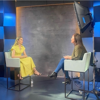 Christy Carlson Romano feet photo thumbnail