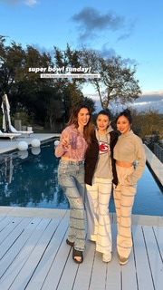 Christy Carlson Romano feet photo thumbnail