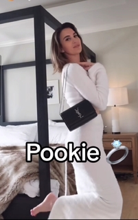 Christy Carlson Romano feet photo thumbnail