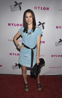 Christy Carlson Romano feet photo thumbnail