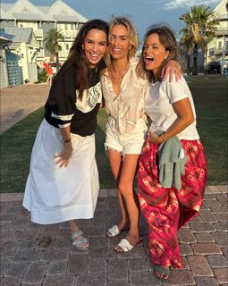 Christy Carlson Romano feet photo thumbnail