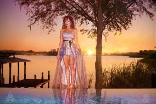 Christy Hemme feet photo thumbnail