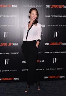 Christy Turlington feet photo thumbnail