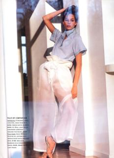 Christy Turlington feet photo thumbnail