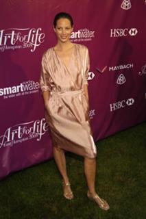 Christy Turlington feet photo thumbnail