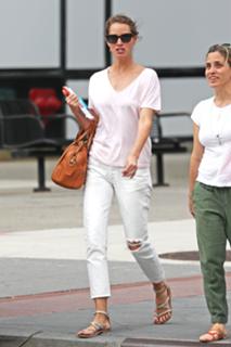 Christy Turlington feet photo thumbnail