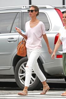 Christy Turlington feet photo thumbnail