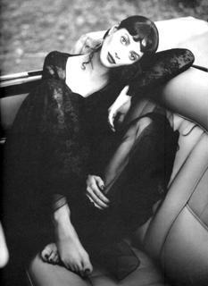 Christy Turlington feet photo thumbnail