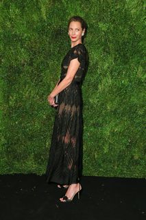 Christy Turlington feet photo thumbnail