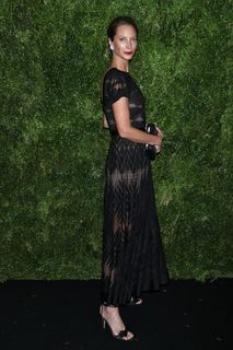 Christy Turlington feet photo thumbnail