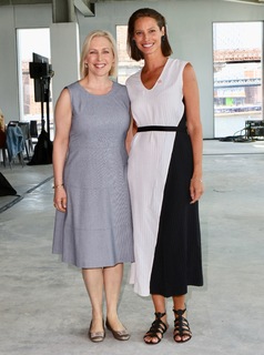 Christy Turlington feet photo thumbnail