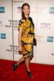 Christy Turlington feet photo thumbnail