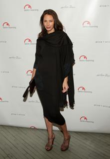 Christy Turlington feet photo thumbnail