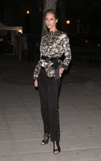 Christy Turlington feet photo thumbnail