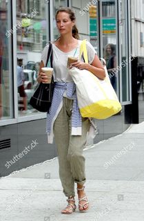 Christy Turlington feet photo thumbnail