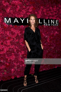 Christy Turlington feet photo thumbnail