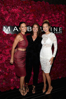 Christy Turlington feet photo thumbnail