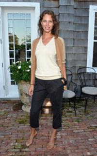 Christy Turlington feet photo thumbnail
