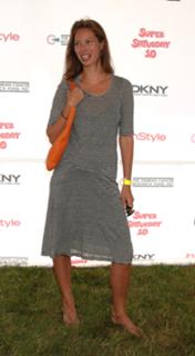 Christy Turlington feet photo thumbnail