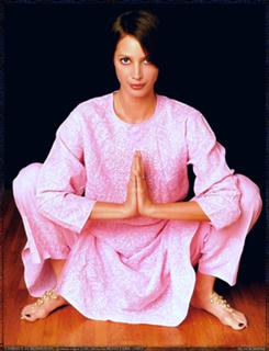 Christy Turlington feet photo thumbnail