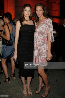 Christy Turlington feet photo thumbnail