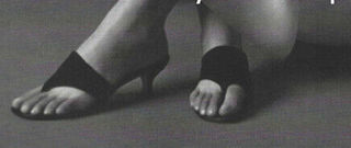 Christy Turlington feet photo thumbnail