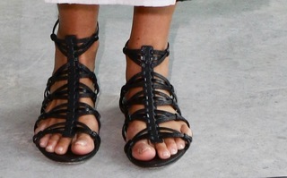 Christy Turlington feet photo thumbnail