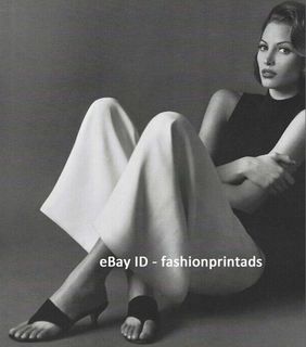 Christy Turlington feet photo thumbnail