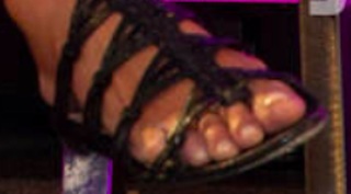 Christy Turlington feet photo thumbnail