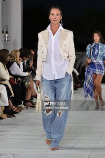 Christy Turlington feet photo thumbnail