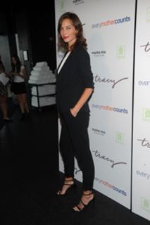 Christy Turlington feet photo thumbnail