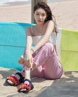 Chung-ha Kim feet photo 10