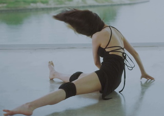 Chung-ha Kim feet photo 1