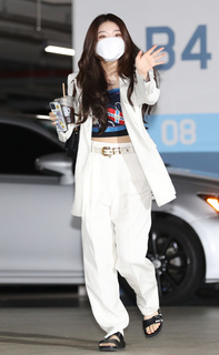 Chung-ha Kim feet photo 16