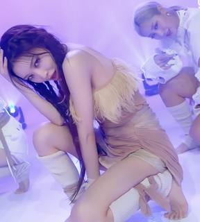 Chung-ha Kim feet photo 4