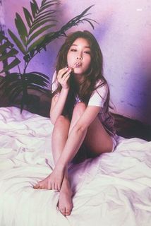 Chung-ha Kim feet photo 17