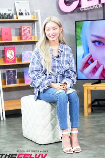 Chung-ha Kim feet photo 16