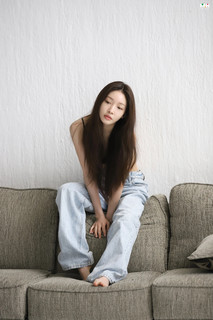 Chung-ha Kim feet photo 4