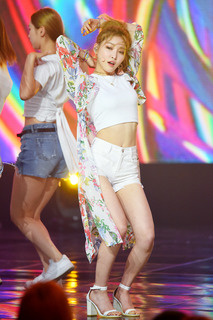 Chung-ha Kim feet photo 19