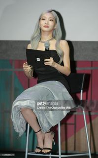 Chung-ha Kim feet photo 6
